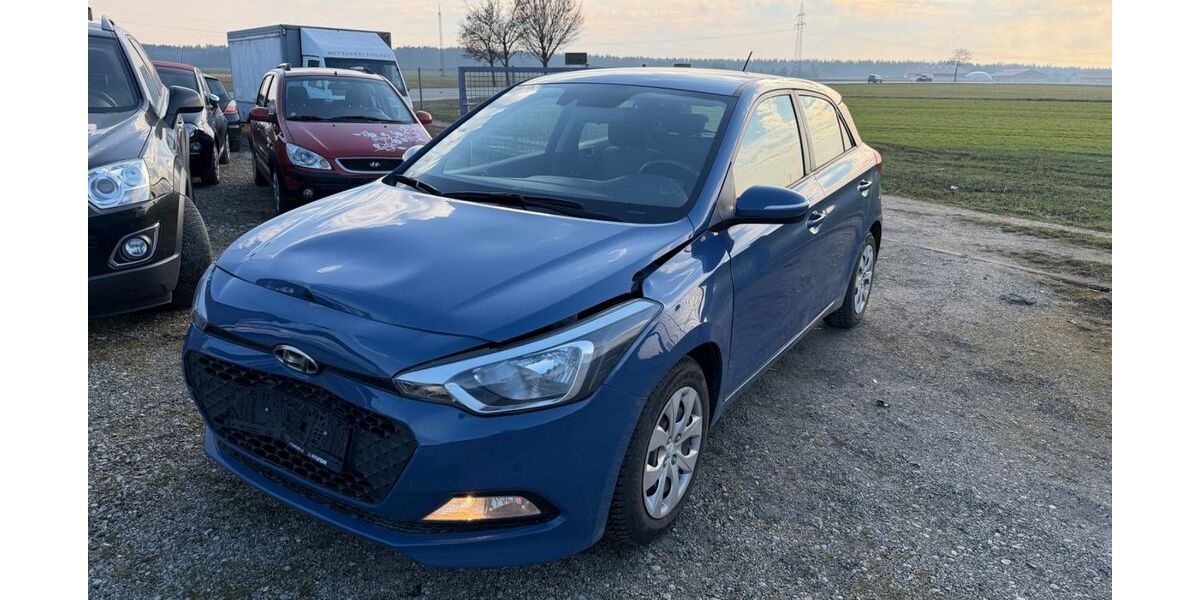 Hyundai i20 100.000 km 5.999 &euro; Hohenlinden bei München 85664