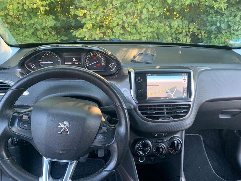 Peugeot 2008 185.000 km 4.700 € Vettelschoß 53560