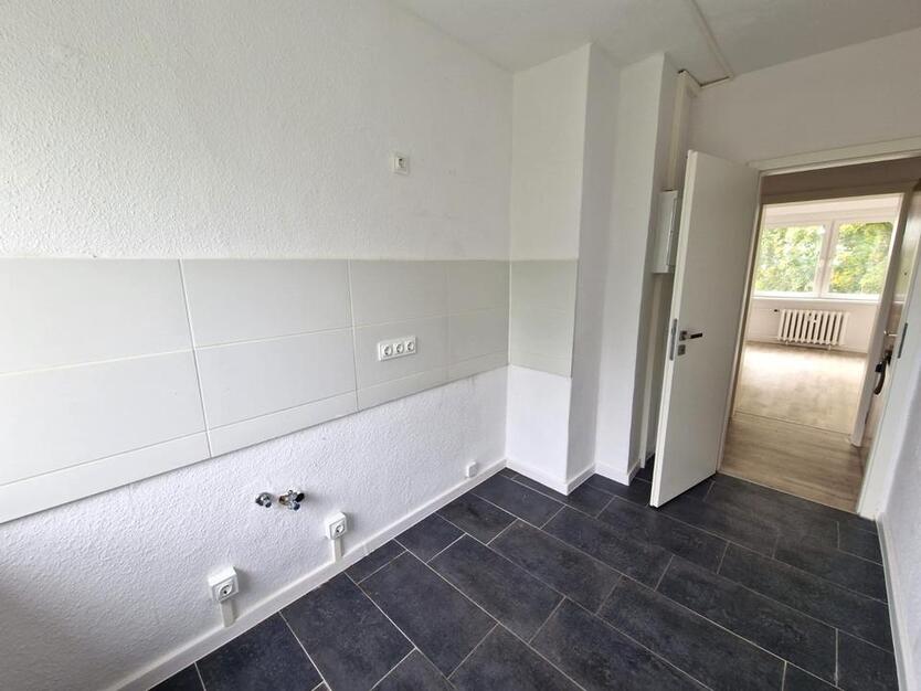 4-Zimmer-Wohnung im 2. Obergeschoss nach Renovierung zu vermieten zimmer