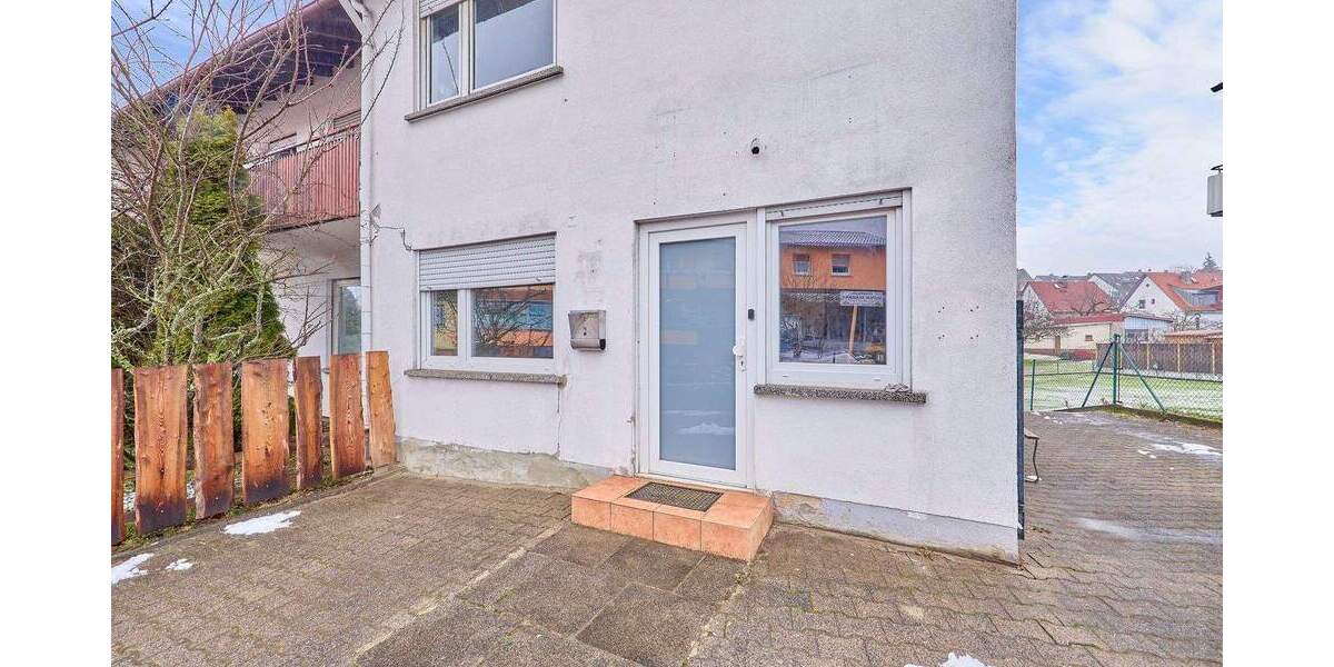 Sanierungsobjekt mit 829 m² Grundstück, 3 Garagen & flexiblem Nutzungskonzept - Mehrfamilienhaus, Wohnhaus Erbach | Angebot:25807636