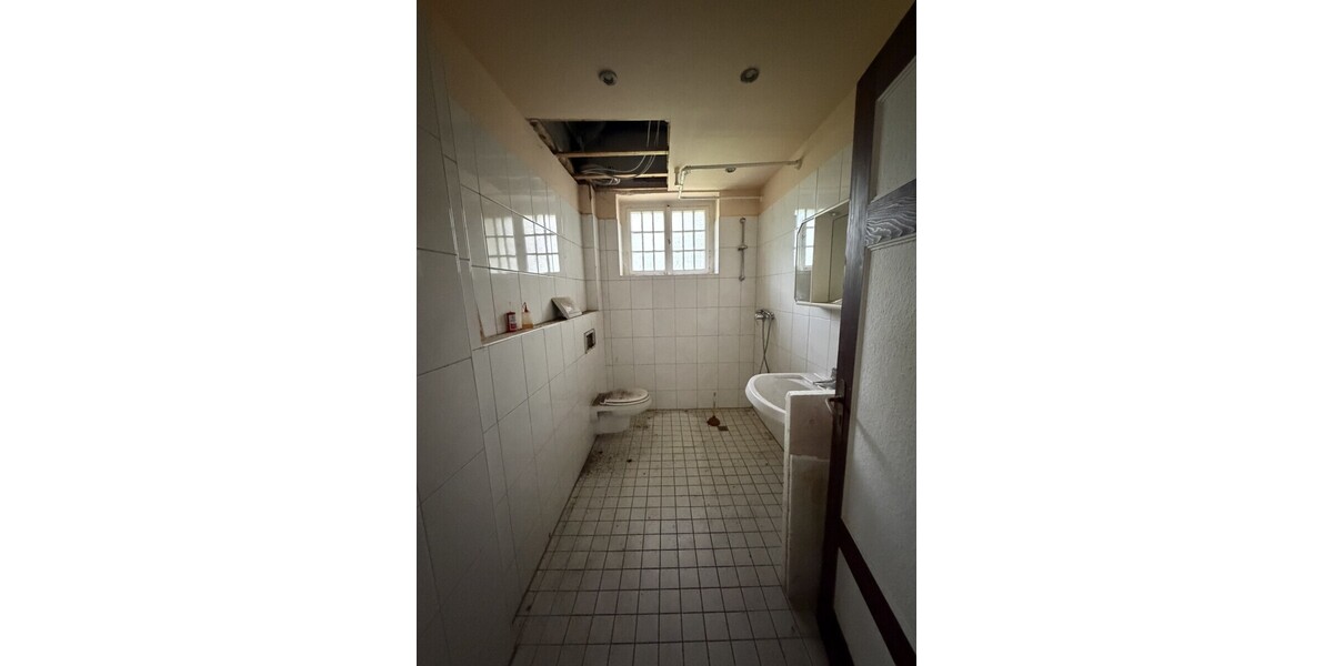 Denkmalgeschützte Fabrikantenvilla an der Weser – Parkgrundstück mit drei zusätzlichen Bauplätzen - Mehrfamilienhaus, Wohnhaus Vlotho | Angebot:26857223