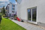 Reihenendhaus in gepflegtem Neubaugebiet – Terrasse, Garten & Carport