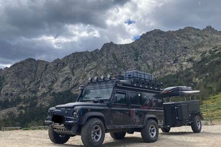 Land Rover Defender 157.000 km 58.500 € Engen 78234