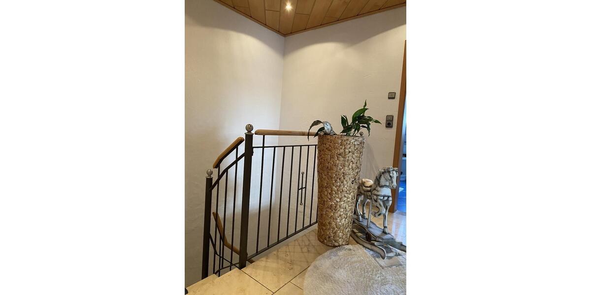 Doppelhaushälfte Geiselwind - 5 Zimmer, 134 m&sup2;, 1.250&euro; | Angebot:25994822