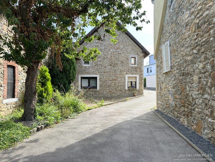 JÄSCHKE - Dreifamilienhaus mit Entwicklungspotenzial: Kapitalanlage oder zukünftiger Wohntraum 8 zimmer