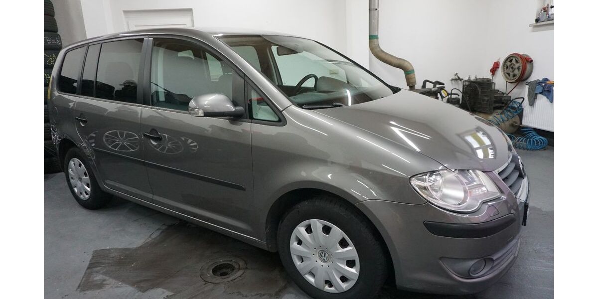 VW Touran 179.076 km 7.990 &euro; Cottbus 03042
