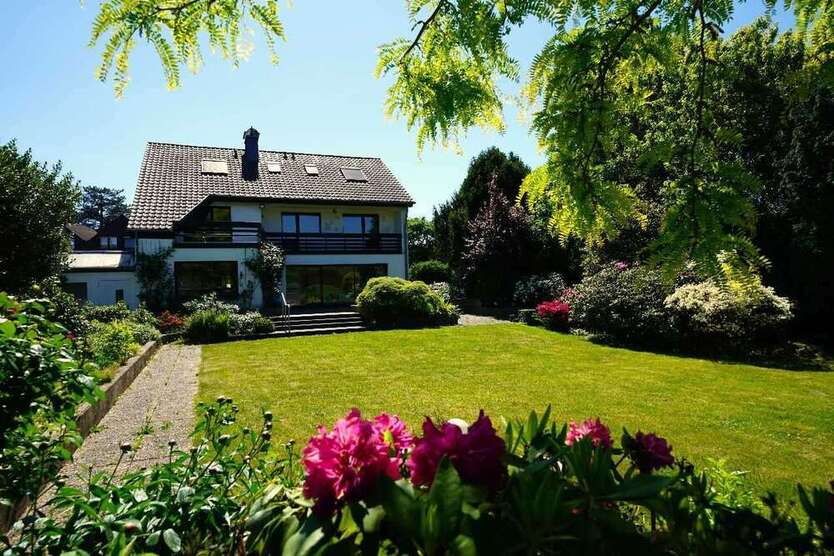 Haus zum Kaufen in Ratingen 1.190.000 € 278 m²