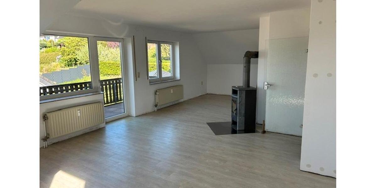 Dachgeschoßwohnung Friedewald - 4 Zimmer, 105 m&sup2;, 955&euro; | Angebot:25162662