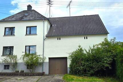 Ein-Zweifamilienhaus in ruhiger Straße auf riesigem Grundstück 7 zimmer