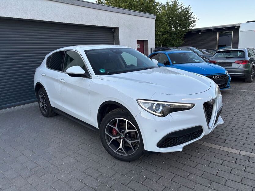 Alfa Romeo Stelvio 50.000 km 27.900 € Volkach 97332