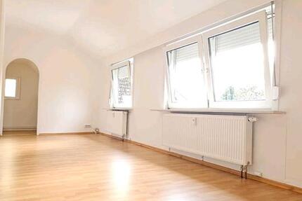 Frische renoviert Wohnung 4 zimmer