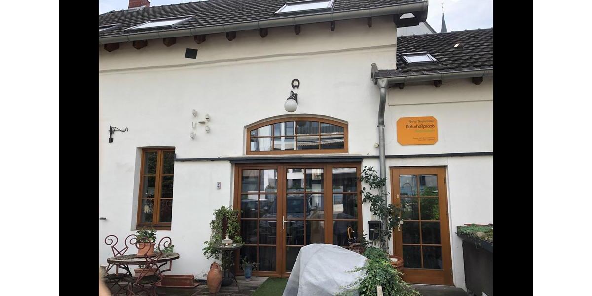 Freistehendes Einfamilienhaus mit Garten in Düsseldorf Heerdt 7 zimmer