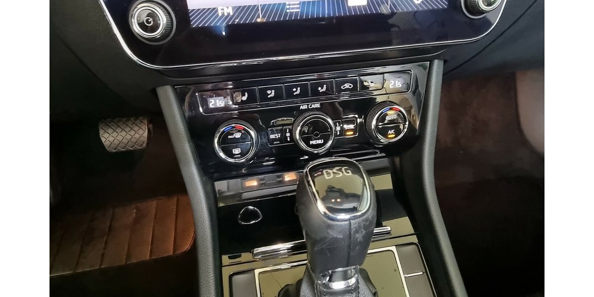 Skoda Superb Style Bi-Xenon AHK ACC SHZ Navi Tempomat 123.550 km 17.900 &euro; Garrel 49681