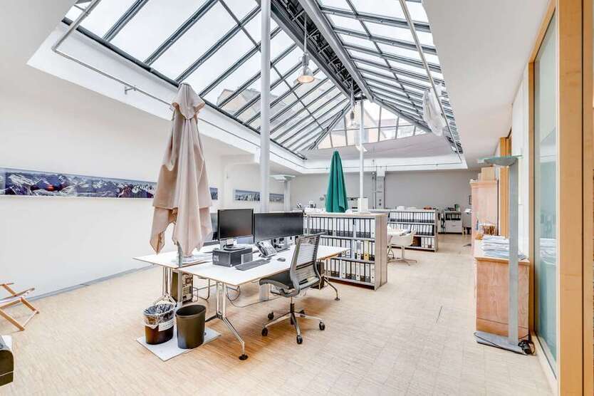 Büro in München 12.834 € 558 m²