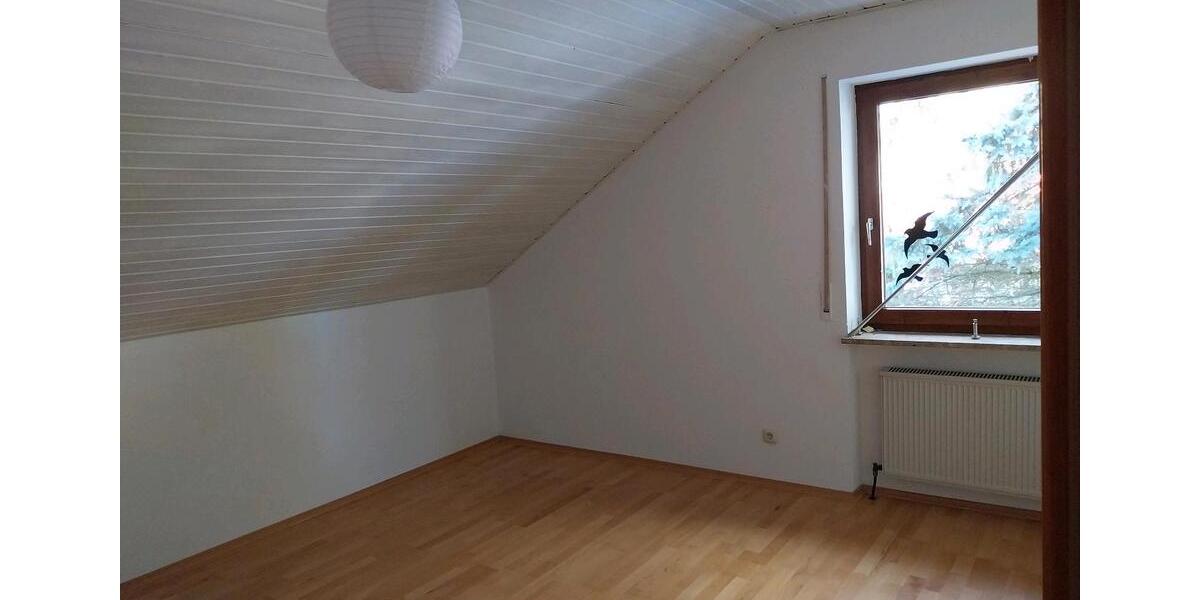 Dachgeschoßwohnung Geiselhöring - 4 Zimmer, 89 m&sup2;, 800&euro; | Angebot:25310536