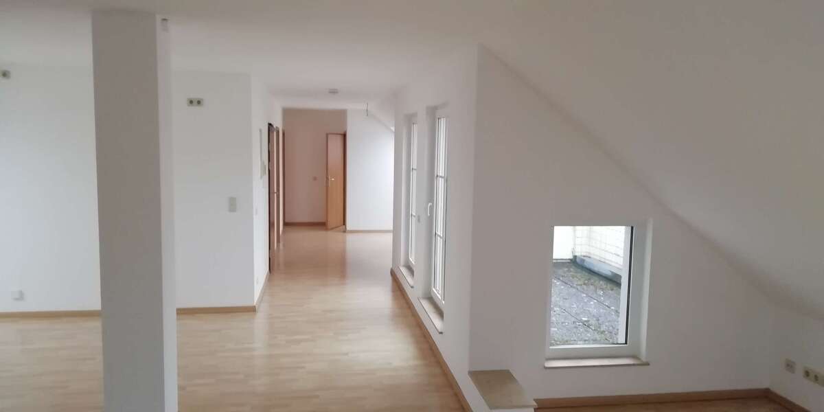 Wohnung zum Kaufen in Hoyerswerda 99.000 € 90 m² 3 zimmer