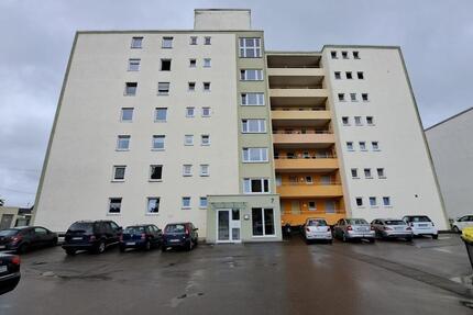 3-Zimmer-Wohnung mit Balkon und Aufzug, voll möbliert in Krumbach zimmer