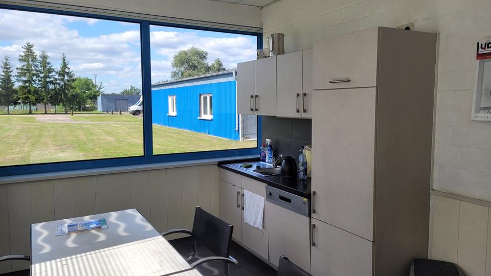 Produktionshalle mit Sozialräumen in Stendal zu vermieten zimmer