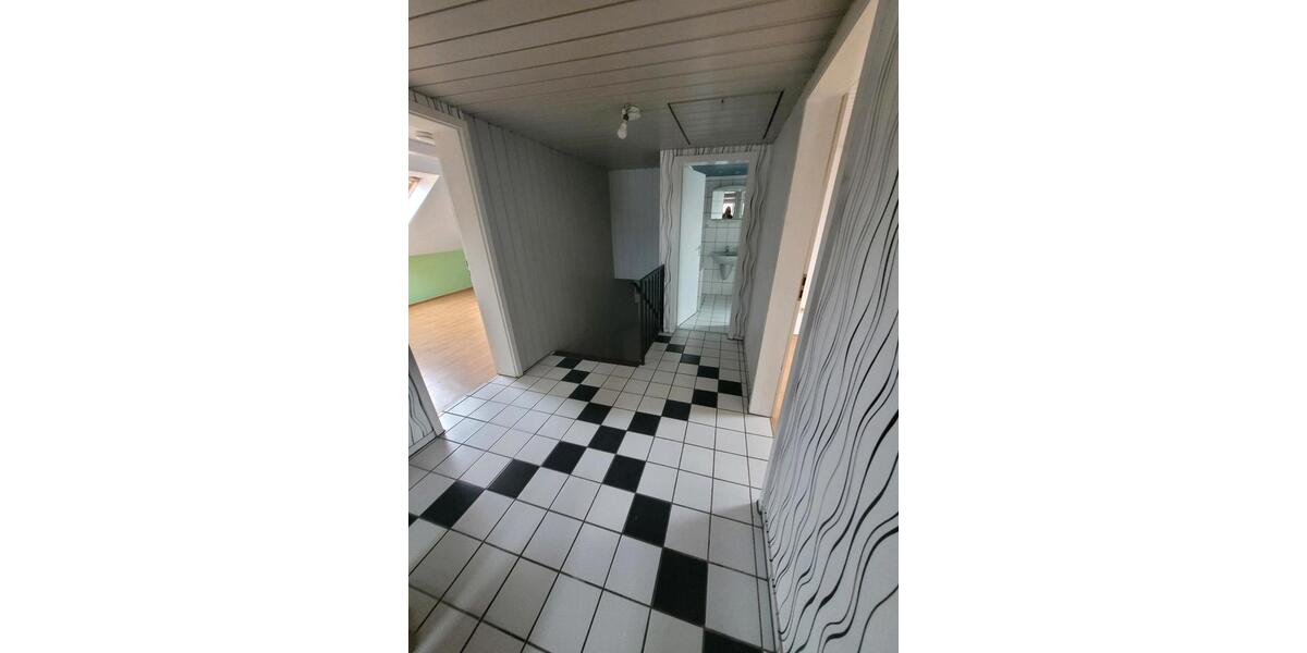 Etagenwohnung Bad Salzdetfurth - 6 Zimmer, 170 m&sup2;, 1.049&euro; | Angebot:25297721