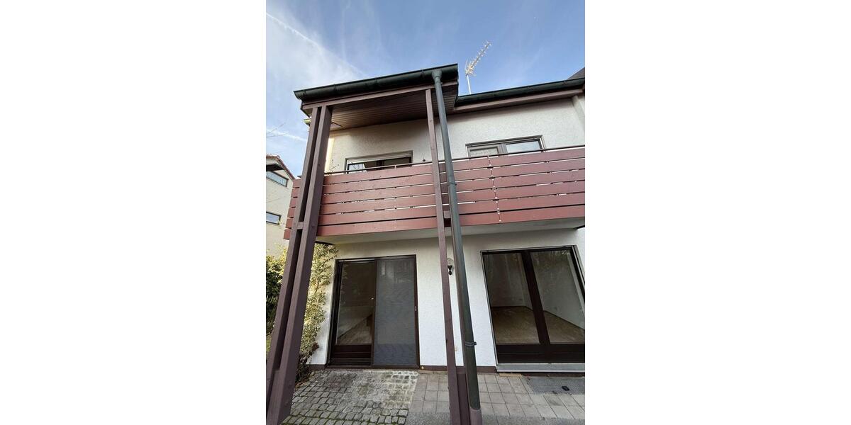 Großz. DHH beste Lage, ca. 130 m² Wfl., 5 Zi., Bj. 1983, Kanal nur 50 m entfernt, Garage + Carport ! 5 zimmer
