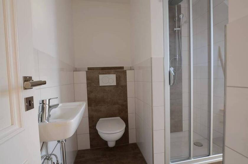 Exklusives Einfamilienhaus mit 2 EinliegerWohnungen* hochwertige Ausstattung * großzügige Raumaufteilung * Wellnessbe...