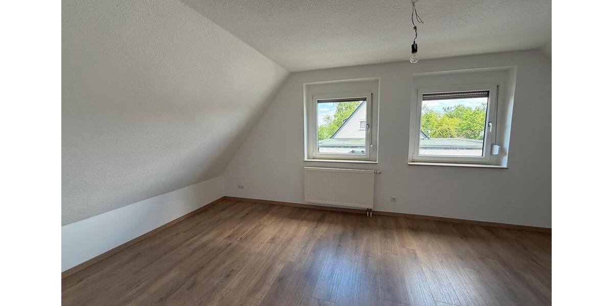 Einfamilienhaus Elsterwerda - 4 Zimmer, 90 m&sup2;, 1.100&euro; | Angebot:26675340