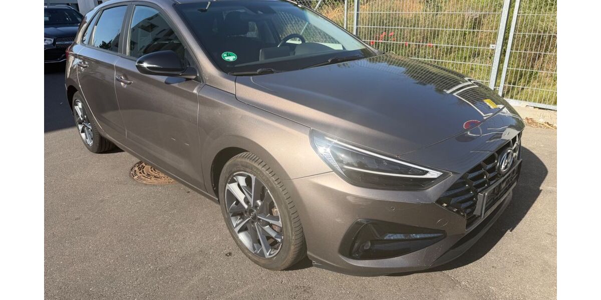 Hyundai i30 161.000 km 9.550 &euro; Ditzingen 71254