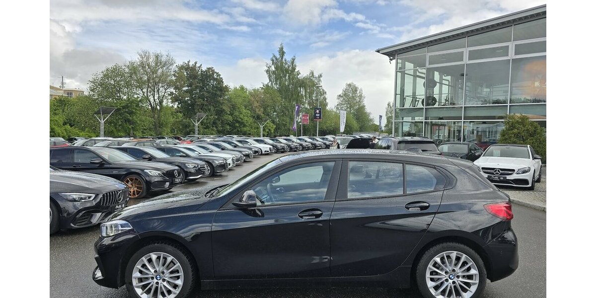 BMW 118i ADVANTAGE/VIRTUAL/NAVI//SITZHEIZUNG/1.HAND 28.344 km 24.900 &euro; Villingen-Schwenningen 78054