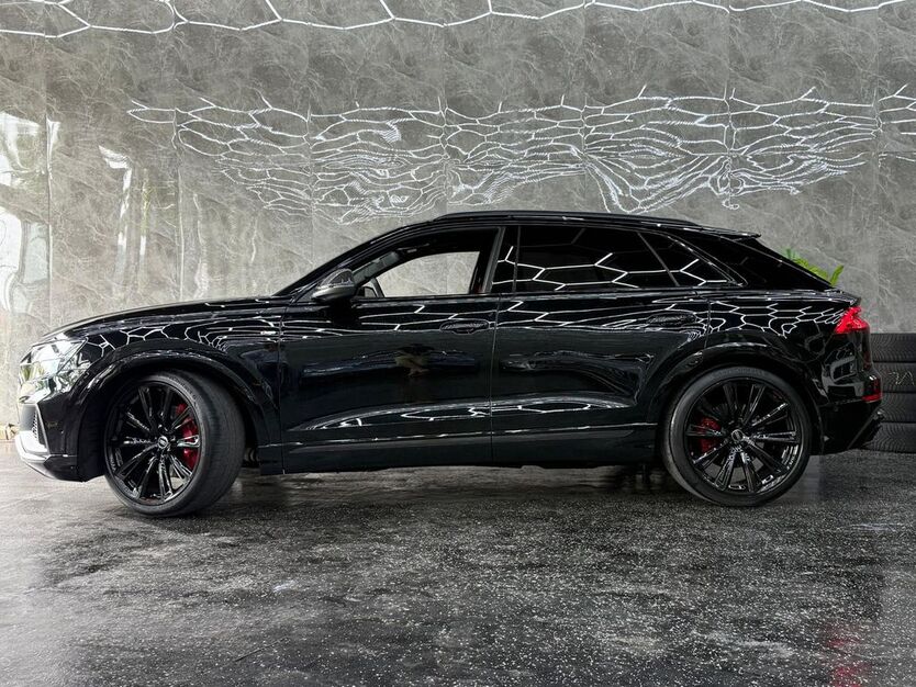 Audi Q8 45.000 km 119.000 € Reutlingen 72762