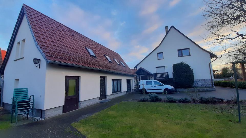 Wohnhaus vollunterkellert m. Dachausbau u. Nebengebäude m. 2 Fewo