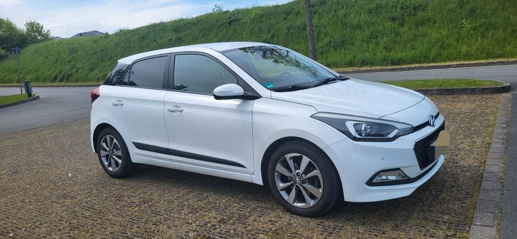 Hyundai i20 130.000 km 7.200 &euro; Soest 59494