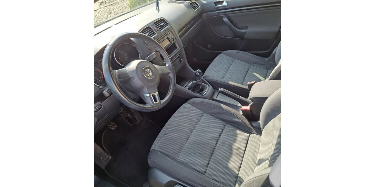 VW Golf 143.000 km 6.800 &euro; Staßfurt 39418