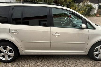 VW Touran 176.944 km 9.499 &euro; Baltmannsweiler-Hohengehren 73666