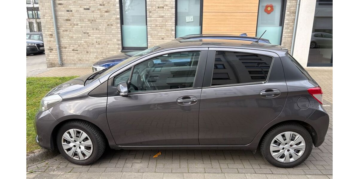 Toyota Yaris 175.090 km 4.600 &euro; Düsseldorf 40235