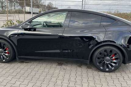 Tesla Model Y 21.742 km 45.250 € Köln 50769