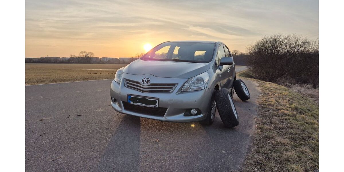 Toyota Verso 235.800 km 6.700 &euro; SCHWEDT/ODER 16303