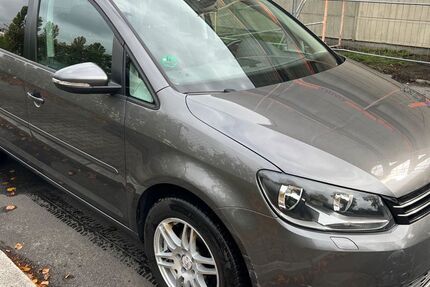 VW Touran 256.000 km 5.299 € Berlin 12057