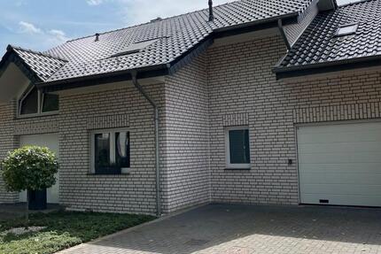 Haus Nettetal - 7 Zimmer, 220 m&sup2;, 630.000&euro; | Angebot:27030899