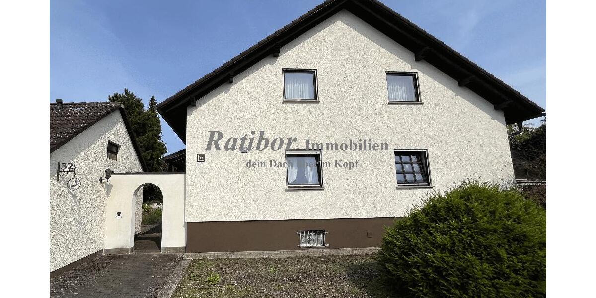 Sehr gepflegtes 2-Familienhaus mit Einliegerwohnung und 2 Doppelgaragen in begehrter Wohnlage in Roth OT 11 zimmer