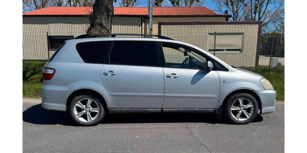 Toyota Avensis Verso 164.556 km 2.650 &euro; Berlin 13629