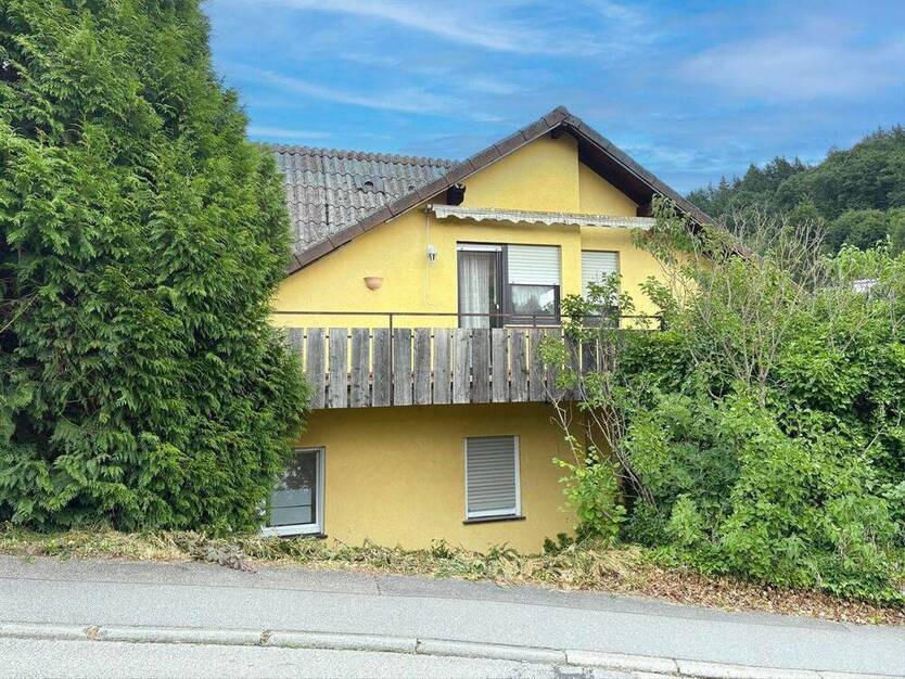 Großzügige 4 ZKB-Dachgeschoss-Eigentumswohnung mit großem Potenzial in Heiligkreuzsteinach
