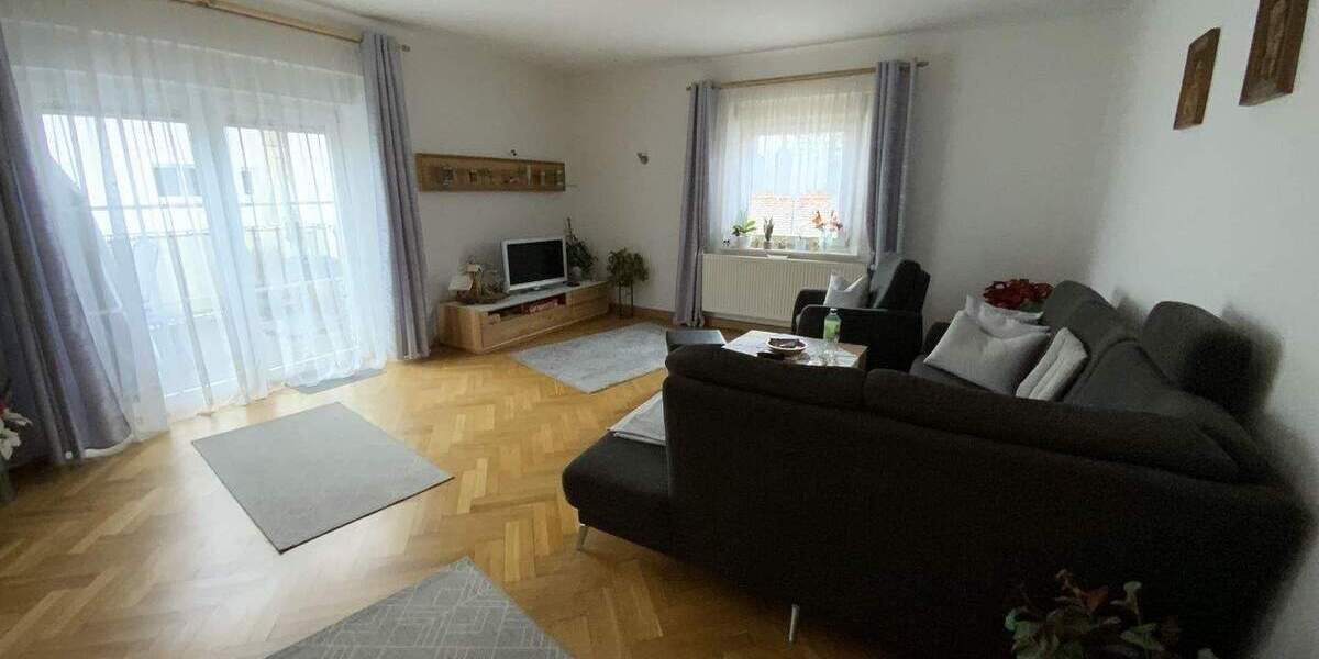 Etagenwohnung Maxhütte-Haidhof Maxhütte - 4 Zimmer, 106 m&sup2;, 219.000&euro; | Angebot:25674604