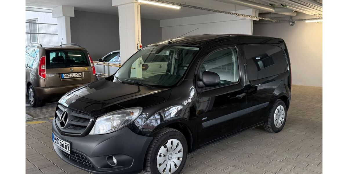 Mercedes-Benz Citan 138.000 km 7.990 &euro; München 81825