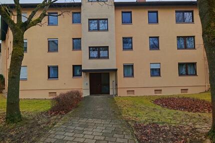 Renovierte 4-Zimmer-Wohnung mit Balkon und Tiefgaragenstellplatz 4 zimmer