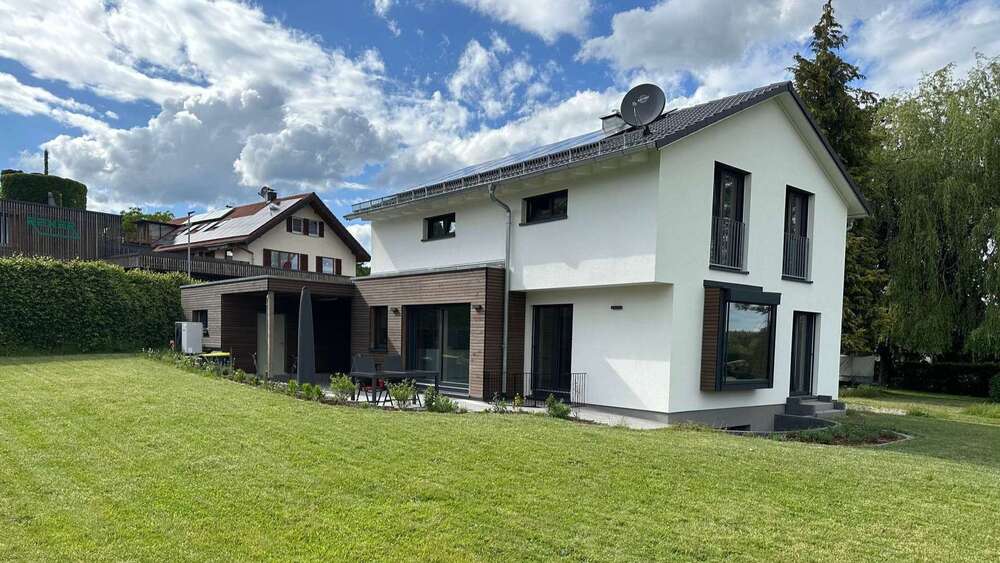 Einfamilienhaus Bad Liebenzell - 6.5 Zimmer, 140 m&sup2;, 2.150&euro; | Angebot:26926461