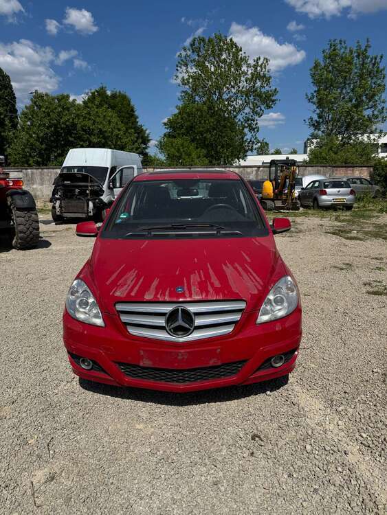 Mercedes-Benz B 180 303.000 km 1.000 € Trier 54294