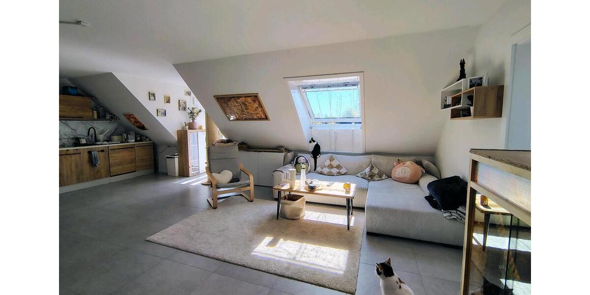 Dachgeschoßwohnung Hatten - 3 Zimmer, 82 m&sup2;, 990&euro; | Angebot:26395951