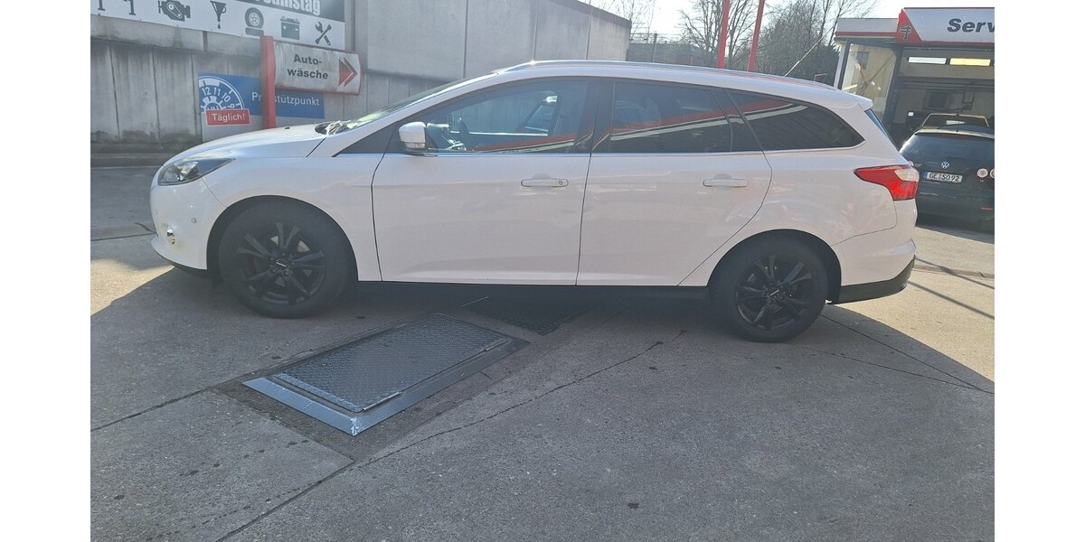 Ford Focus Champions Edition 267.985 km 3.500 &euro; Gelsenkirchen 45879
