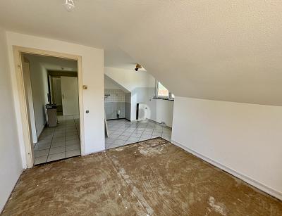 VIEL POTENTIAL, GEMÜTLICH MIT STELLPLATZ UND GARAGE - Etagenwohnung Wolpertswende | Angebot:27077189