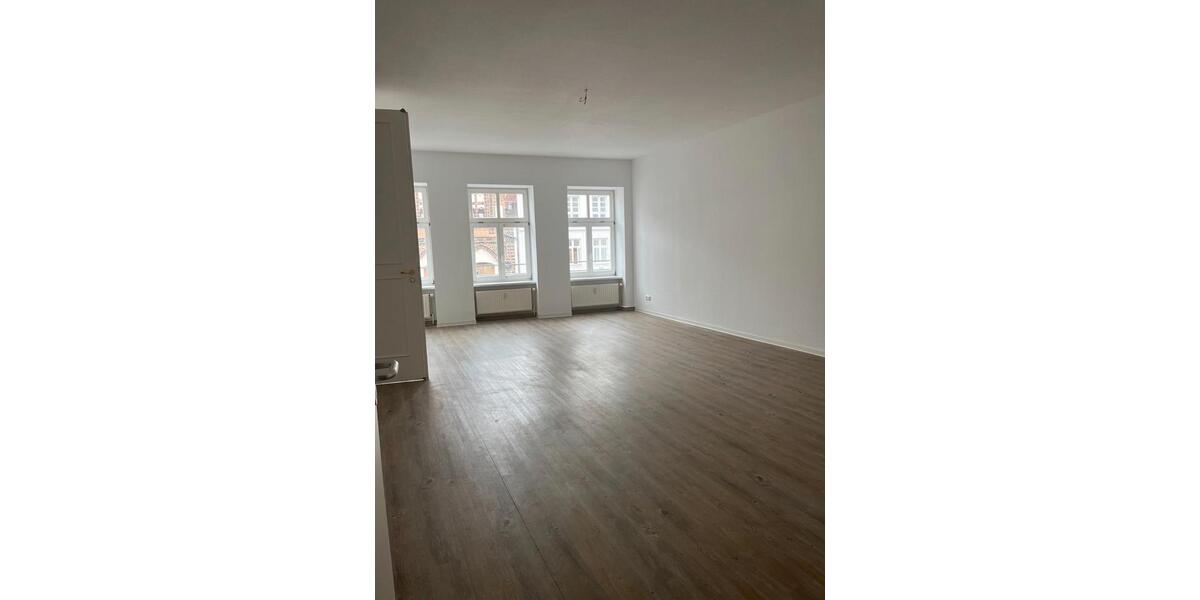 Etagenwohnung Rostock - 5 Zimmer, 157 m&sup2;, 1.700&euro; | Angebot:25959305